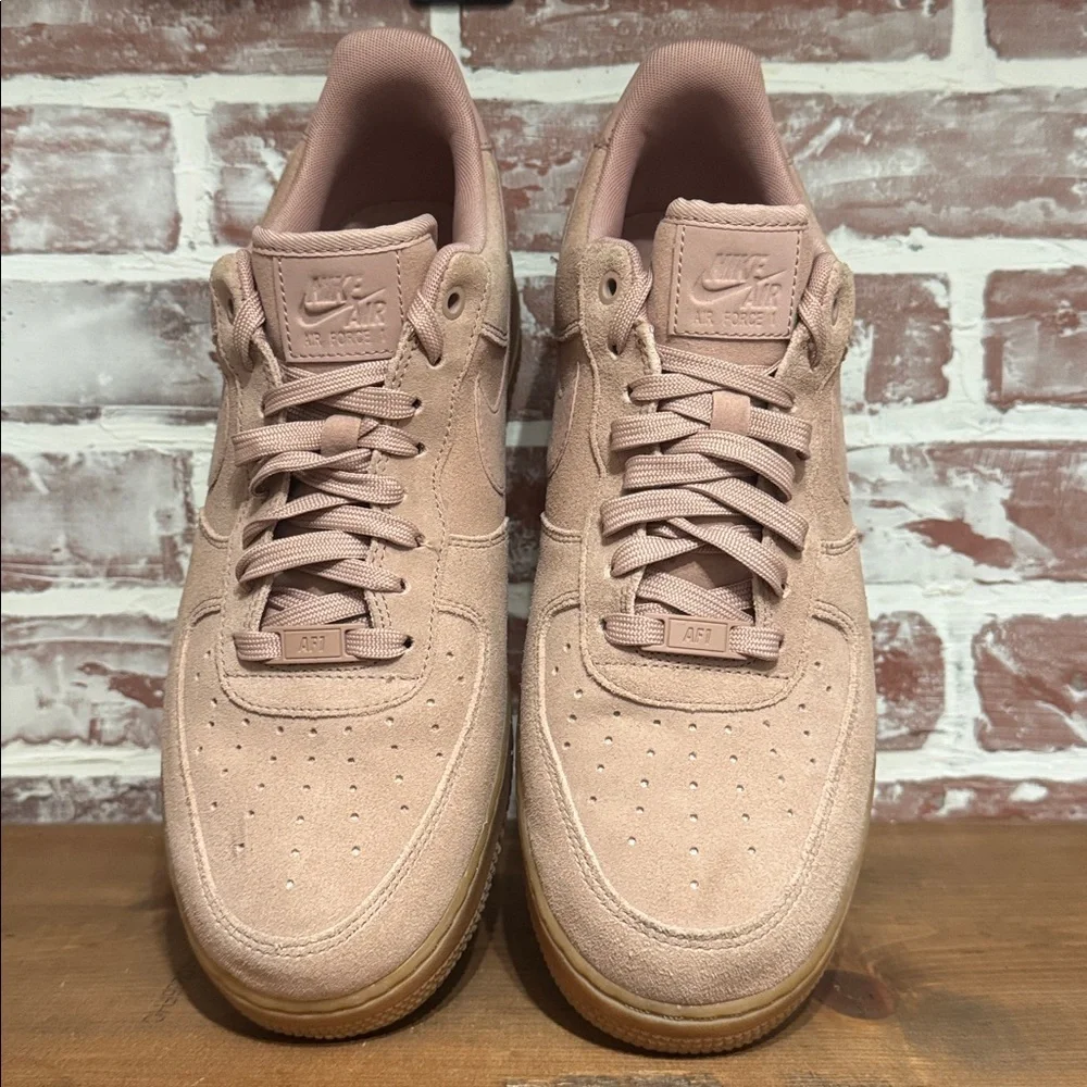 Nike Air Force 1 07 LV8 Suede 'Particle Pink Gum AA1117 600‎ Men’s Sz 10.5 Rare